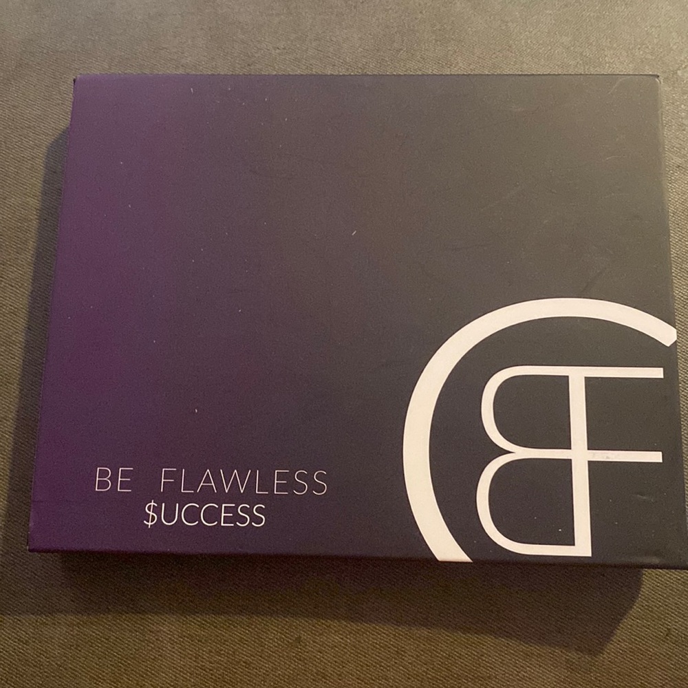Be flawless Cosmetics success eyeshadow palette